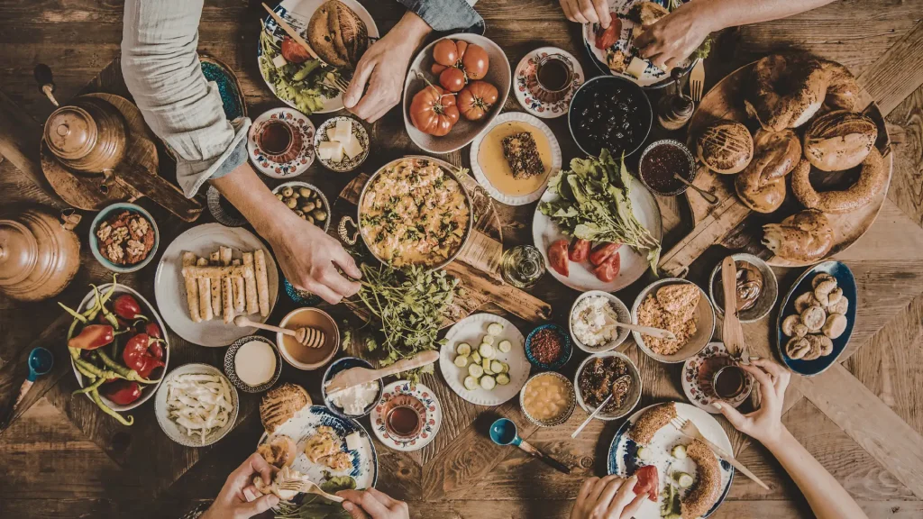 Social Rituals of Shared Meals Among Strangers